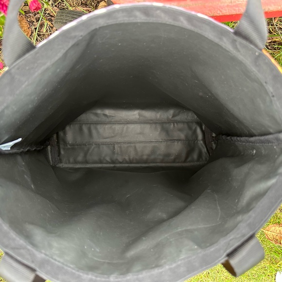 Vera Bradley Lighten Up Front Zip Tote in “Painted Feathers” NWOT - Picture 5 of 6